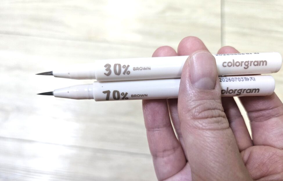 colorgram 陰影創造ライナー キャップを外した筆先