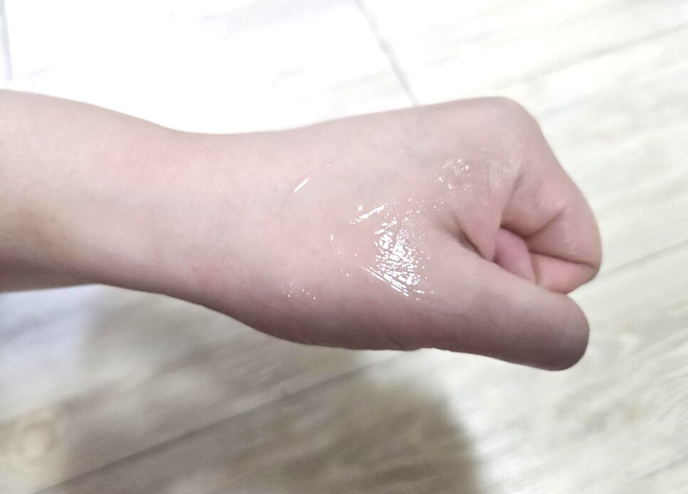 アウィルミベク ブライトカーミングジェルクリーム 使用後 塗り込み後 なじみ