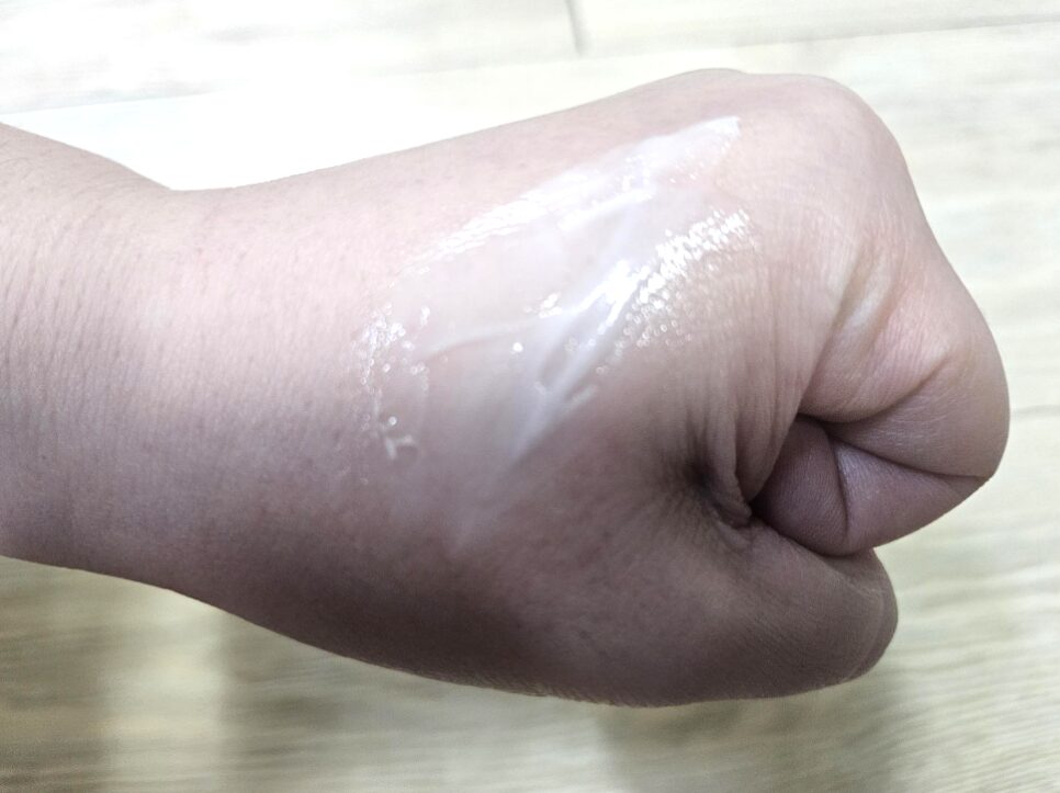 예쁜얼굴 イェップンオルグル 高保湿水分クリーム 塗り込み後 なじみ