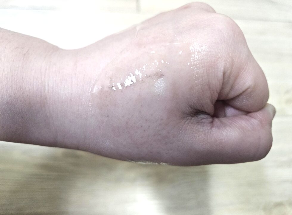 SCINIC ビタエード クレンジングオイル アイライナー 塗り込み後 溶けている