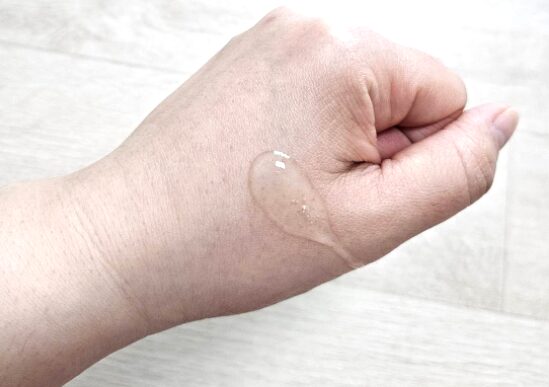 on-the-body-20-seconds-magic-cleansing-oil-texture-on-hand