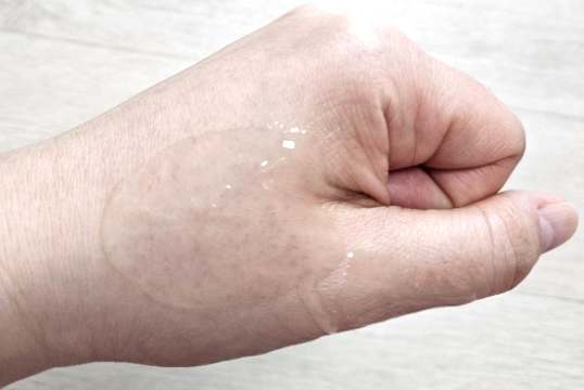 on-the-body-20-seconds-magic-cleansing-oil-foam-lathered-on-hand