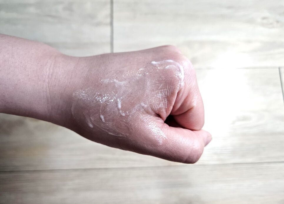 illiyoon-probiotics-skin-barrier-gentle-cleanser-lather