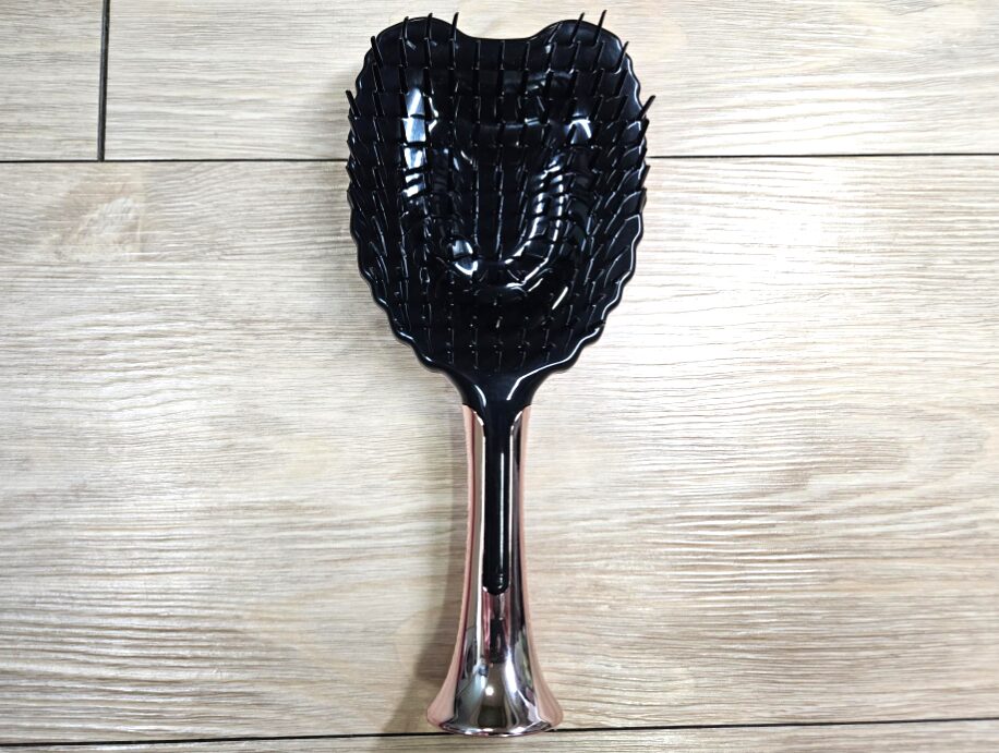 tangle-angel-pro-detangling-brush-bristles