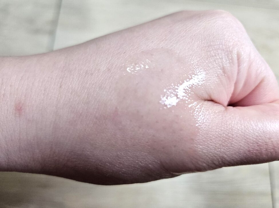 anua-pdrn-hyaluronic-acid-serum-texture-after-blending