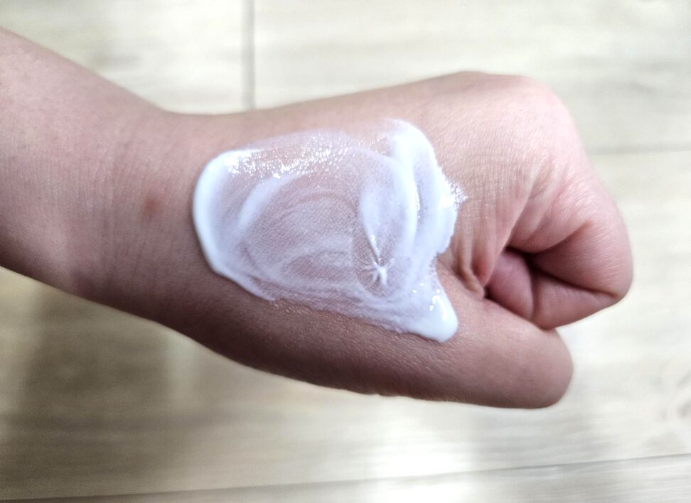 round-lab-birch-juice-sunscreen-texture-after-blending